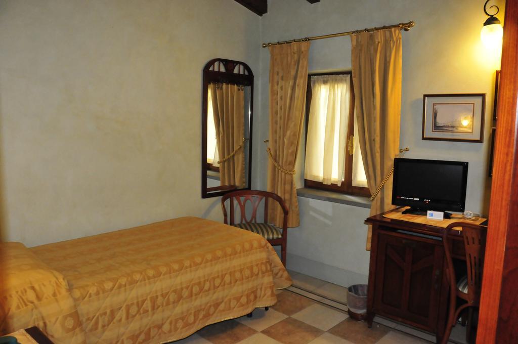 פירנצה Hotel Della Robbia חדר תמונה