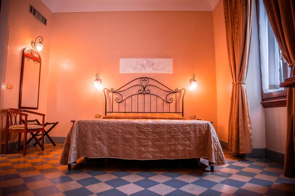 פירנצה Hotel Della Robbia מראה חיצוני תמונה
