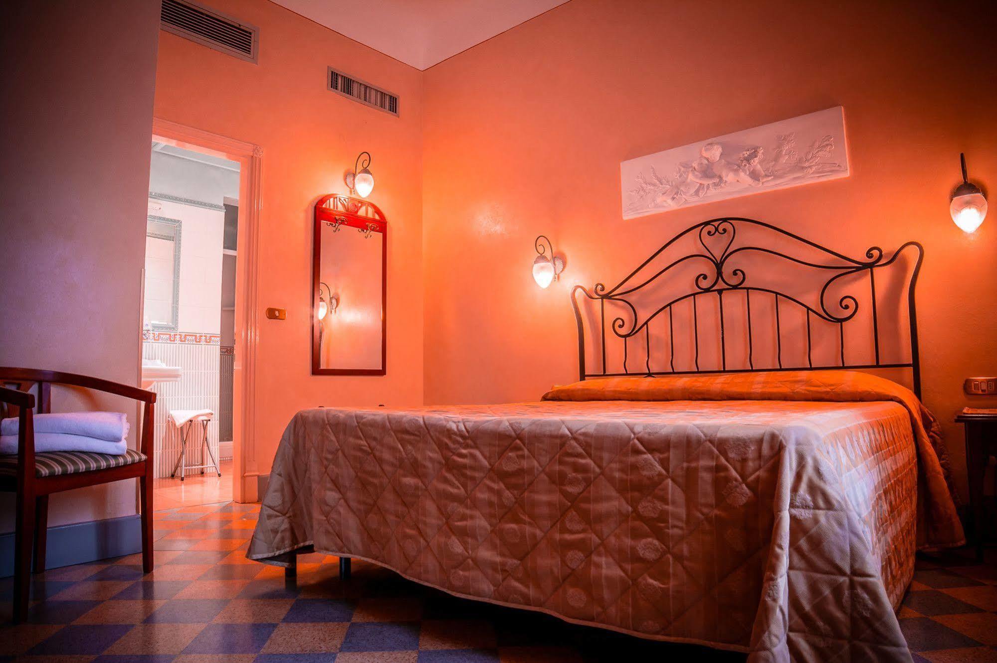 פירנצה Hotel Della Robbia מראה חיצוני תמונה